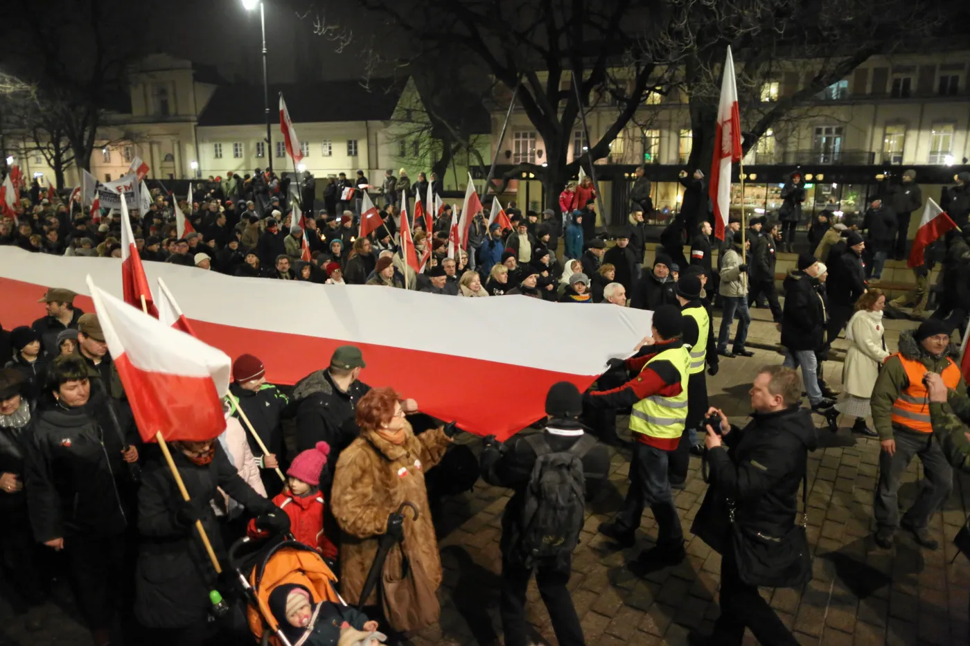 1285120-marsz-pamieci-ofiar-katastrofy-w-smolensku.jpg