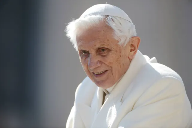 Rzecznik prasowy Watykanu: Papież-emeryt Benedykt XVI nie cierpi na żadną poważną chorobę