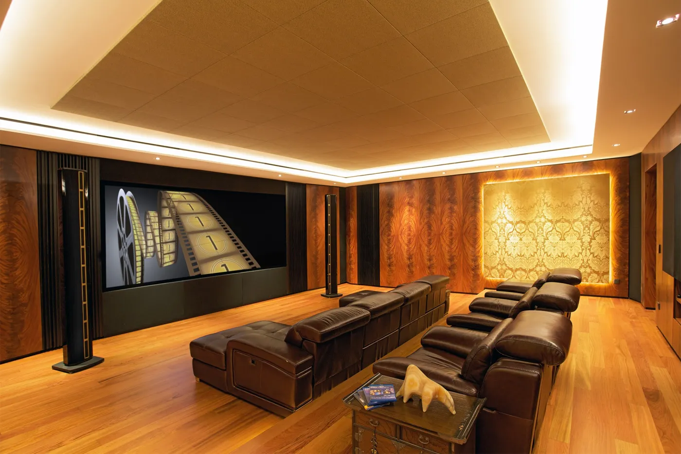 1292744-steinway-lyngdorf-model-ls-concert-speakers.jpg
