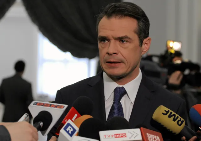 Życie ministra Nowaka: Drogie zegarki, ekskluzywne kluby i koleżeńskie układy z biznesmenami. "To insynuacje"