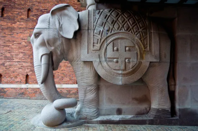 Zachodnia cywilizacja chce zapomnieć o swastyce – niesłusznie?