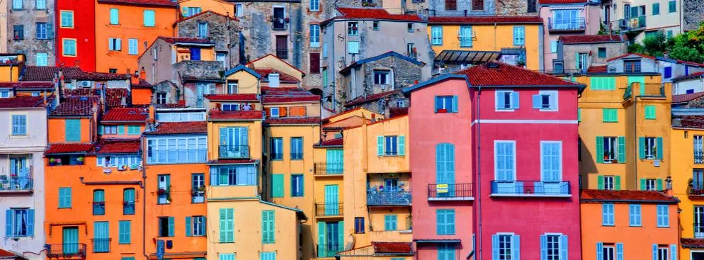 864969-kolorowe-domy-w-menton-polozonym-w-prowansji.jpg