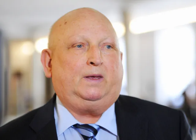 Oleksy zadowolony z zapowiedzi przyjazdu papieża do Polski