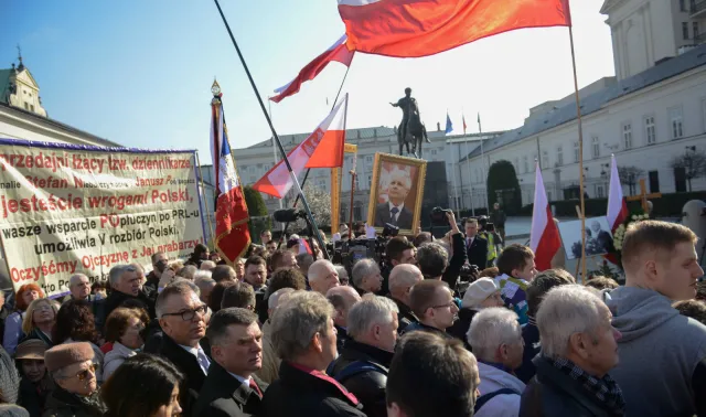 Duda chce pomnika katastrofy w Smoleńsku na Krakowskim Przedmieściu