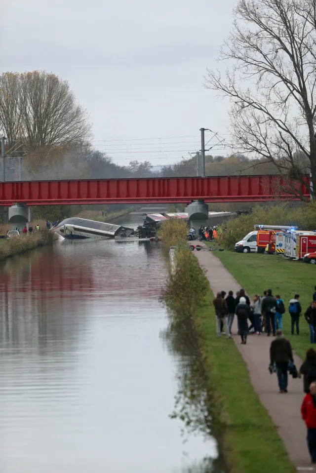 Katastrofa pociągu TGV pod Strasburgiem. "Nie ma dowodów na zamach terrorystyczny"