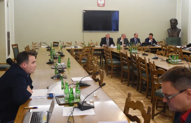 Senacka komisja przyjęła nowelę o KRS bez poprawek