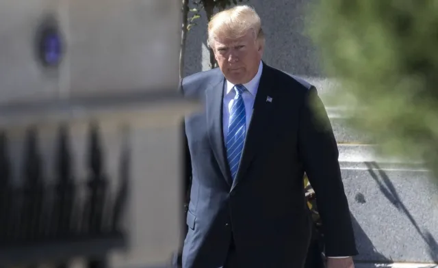 Ograniczenia w dostępie do broni po strzelaninie w Las Vegas? Trump: Będziemy rozmawiać o prawie do posiadania broni palnej