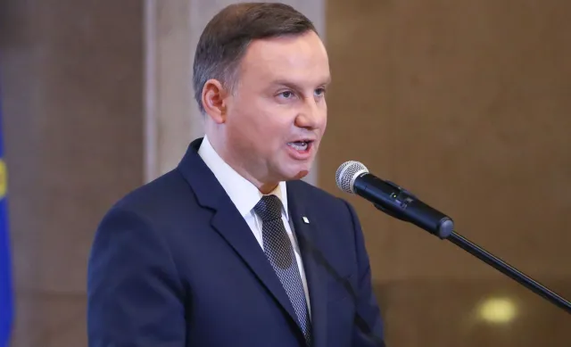 Schetyna: Prezydent Duda musi być głową państwa, a nie zakładnikiem