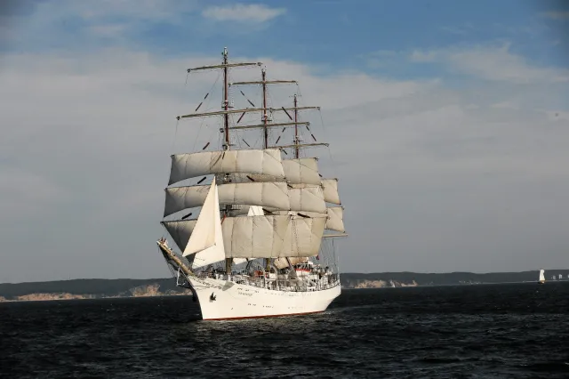 Legendarny „Dar Młodzieży” został dopuszczony do użytku, choć remontowano go z naruszeniem zasad