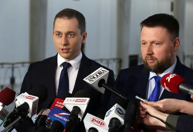 PO po dymisji Berczyńskiego ujawnia kulisy jego zaangażowania w przetarg na caracale