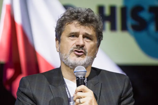 Prokuratura nie postawiła dotąd zarzutów Palikotowi, bo nie stawia się przed prokuratorem