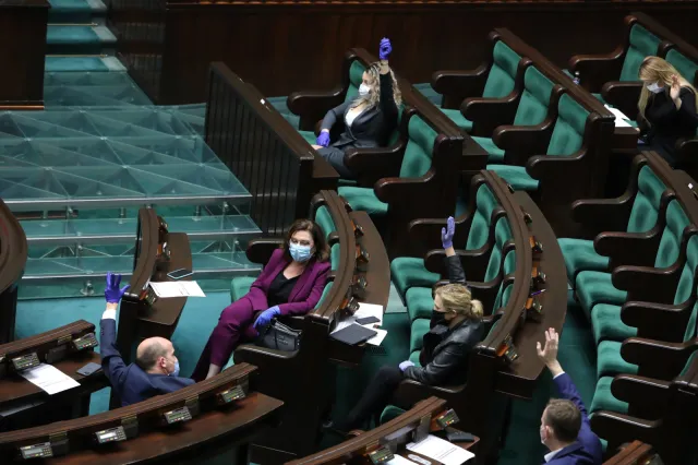 Emilewicz: Tarcza 4.0 nie narusza niezależności samorządu terytorialnego