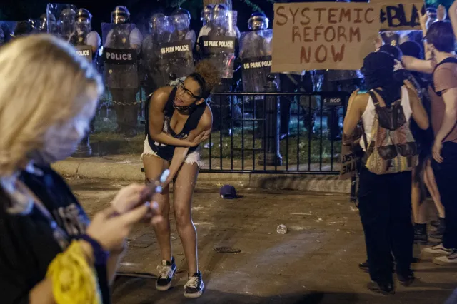 USA: Kolejna noc zamieszek i protestów. Są zabici i ranni