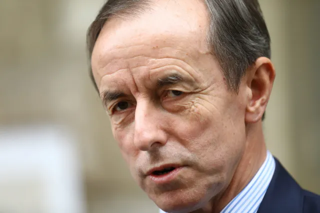 Grodzki rozpoczyna operację „podwyżki”. Senat pracuje nad planem