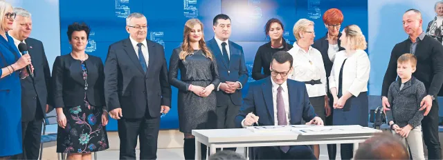 Minister finansów dystansuje się od obietnic PiS. Chłodno przyjęła rozszerzenie programu 500+