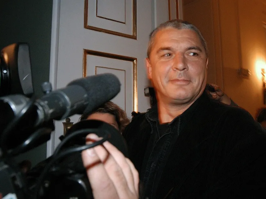 Z Tirany do Lichenia