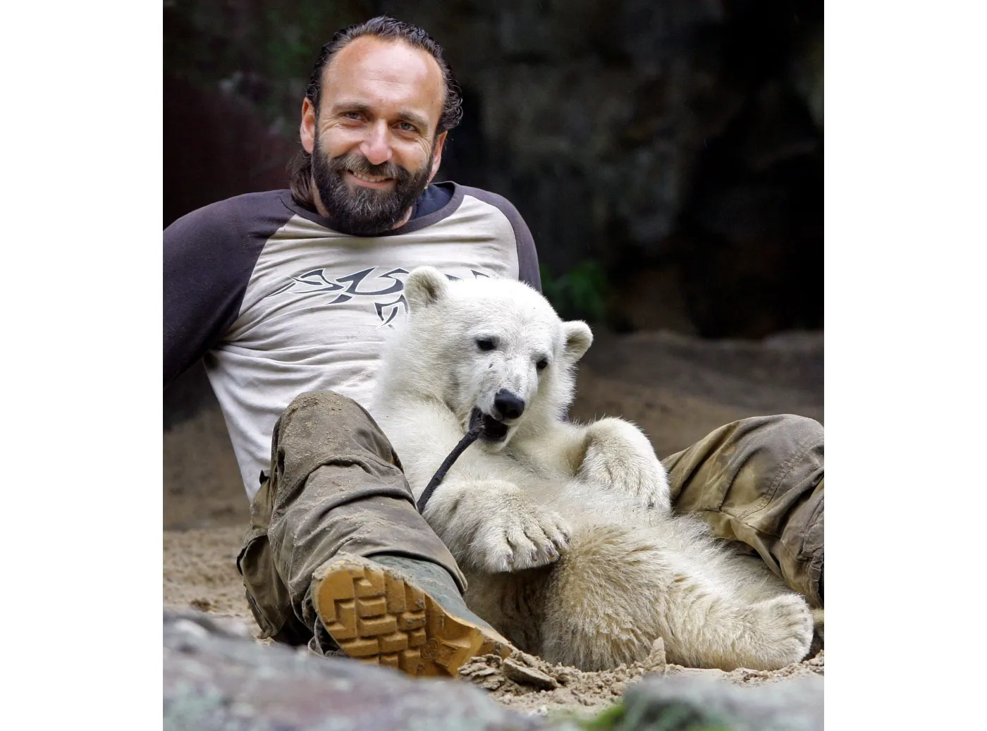 1909295-knut-i-jego-pierwszy-opiekun-niezyjacy.jpg