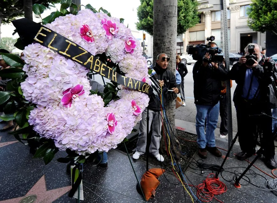 Elizabeth Taylor spóźniła się na własny pogrzeb