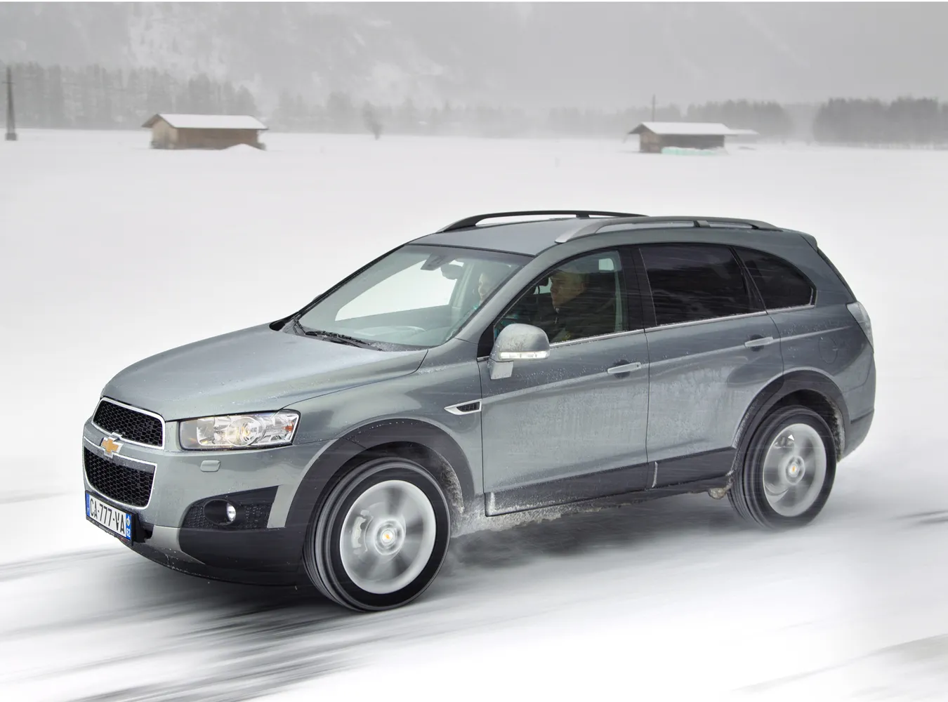 1821926-chevrolet-captiva-2011-dynamic-01-medium.jpg