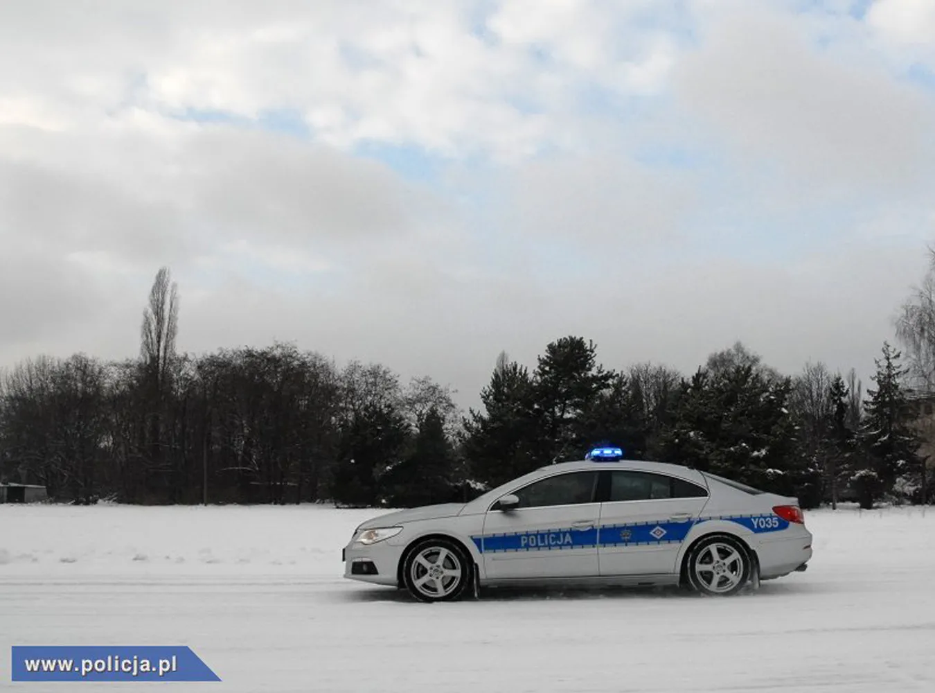1833563-policja-volkswagen-passat-radiowoz-11.jpg