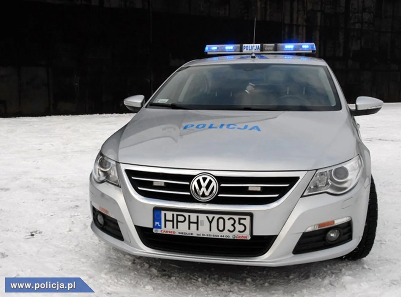 1833623-policja-volkswagen-passat-radiowoz-14.jpg