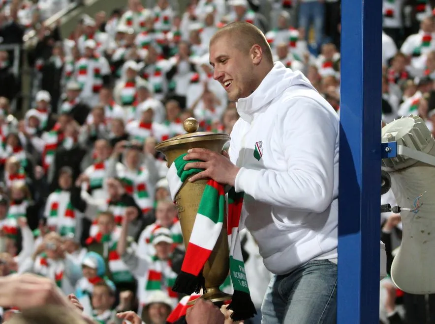 "Staruch" oskarżony za uderzenie piłkarza