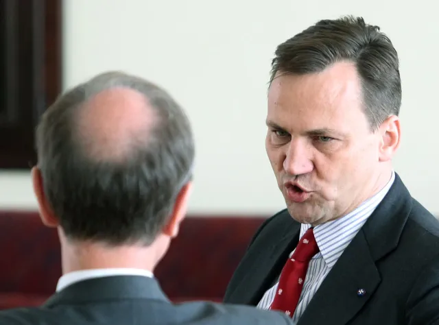 Sikorski o Nangar Khel: Rozliczyć tych, którzy nakręcili aferę