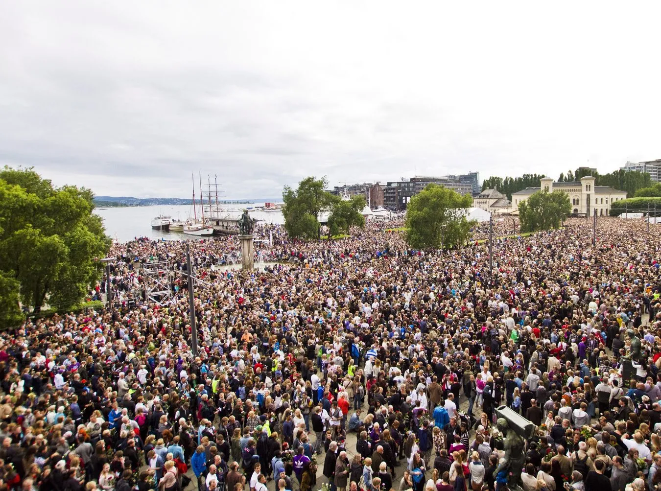 150 tys. osób na marszu przeciw przemocy w Oslo 
