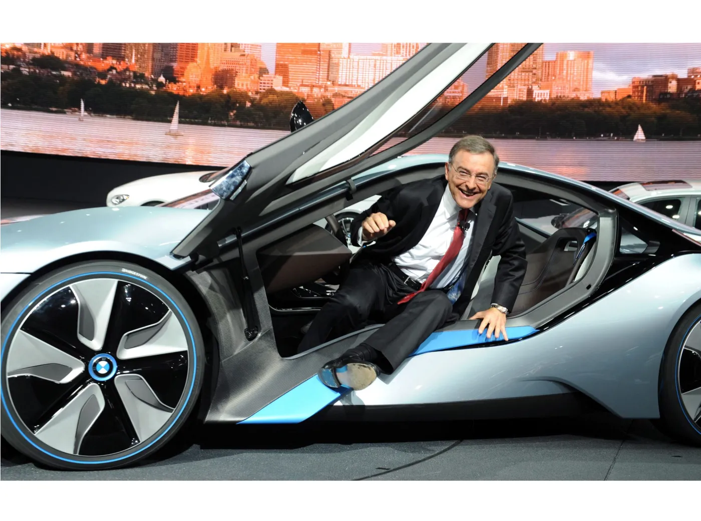 2483392-elektryczny-bmw-i8-w-czasie-trwajacego.jpg