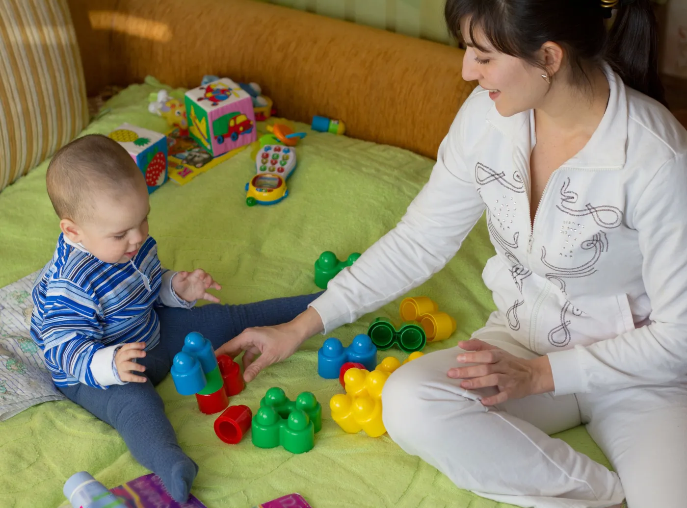 Jak zatrudniać i rozliczać nianie? Oto nowe przepisy