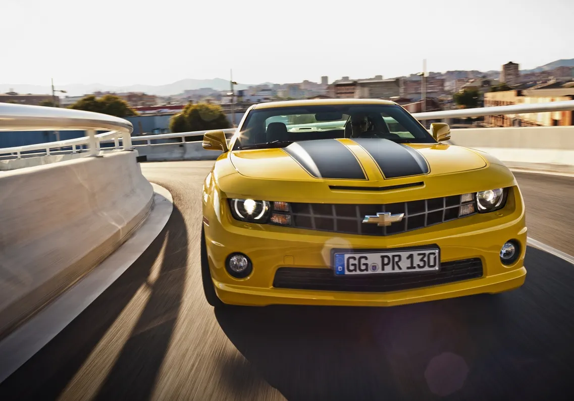 2518678-chevroletcamarocoupe-dynamic-06-small.jpg
