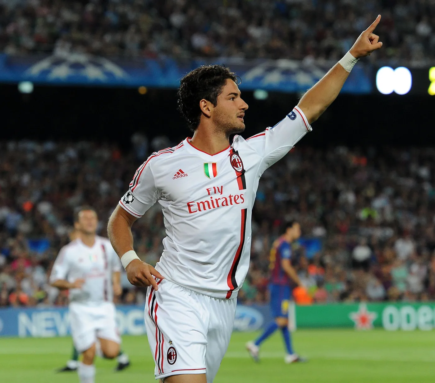 3286509-alexandre-pato-cieszy-sie-po-strzelonym.jpg