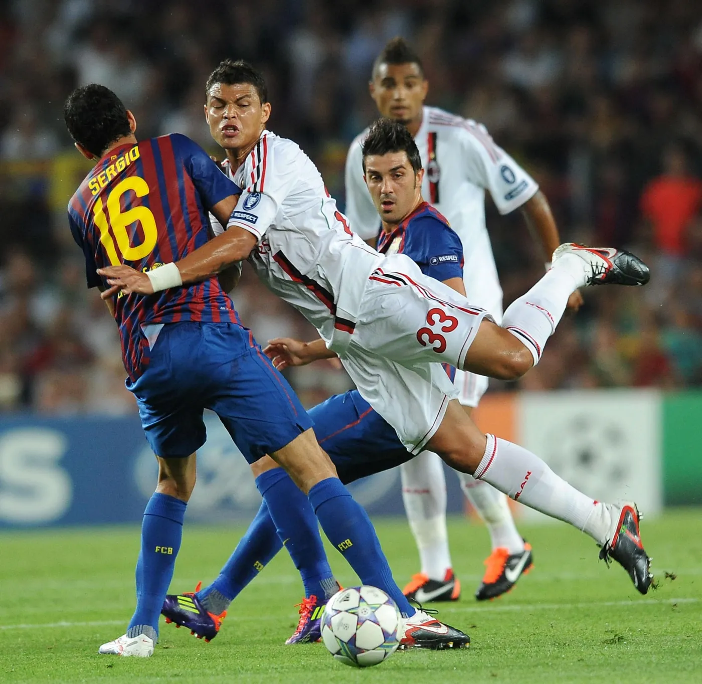 3286567-thiago-silva-wpada-na-sergio-busquetsa.jpg