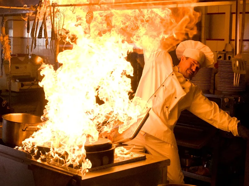 Pożar, uzależnienie i niespodziewana ciąża w "Hotelu 52"