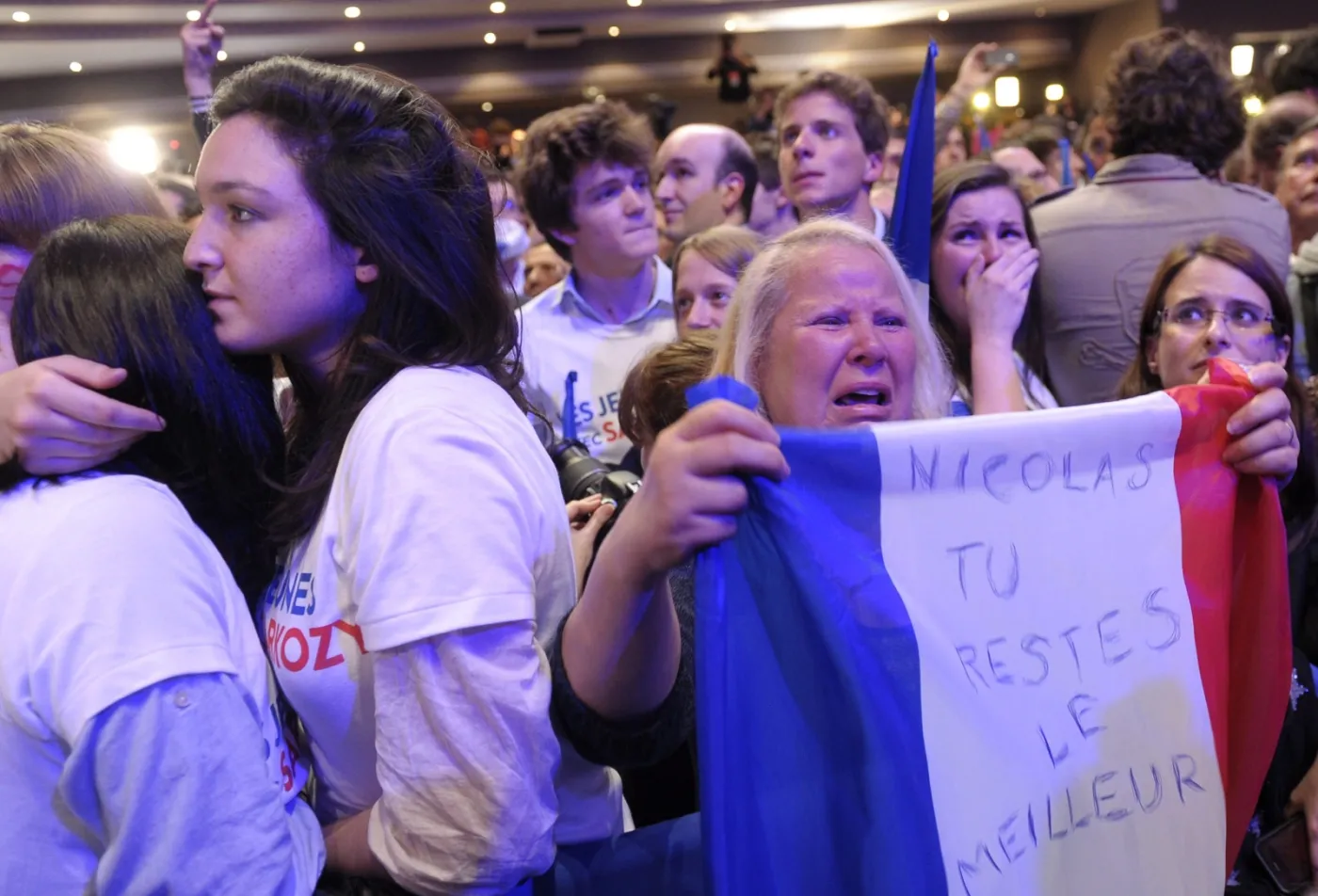 3454612-wyborcy-nicolasa-sarkozy-ego-rozpaczaja.jpg