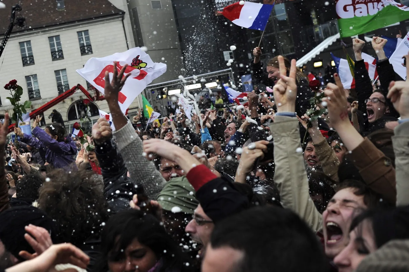 3454728-wyborcy-francois-hollande-a-triumfuja.jpg
