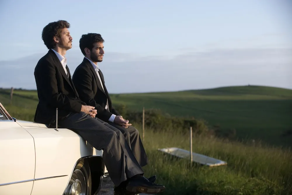 "Kuzyni" to przerośnięte dzieciaki