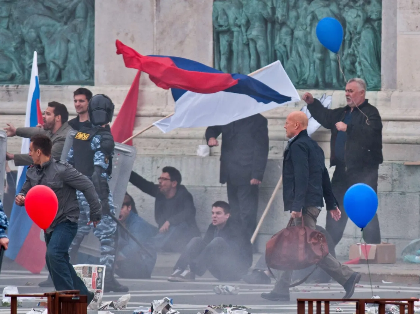 3594412-bruce-willis-na-planie-nowej-szklanej.jpg