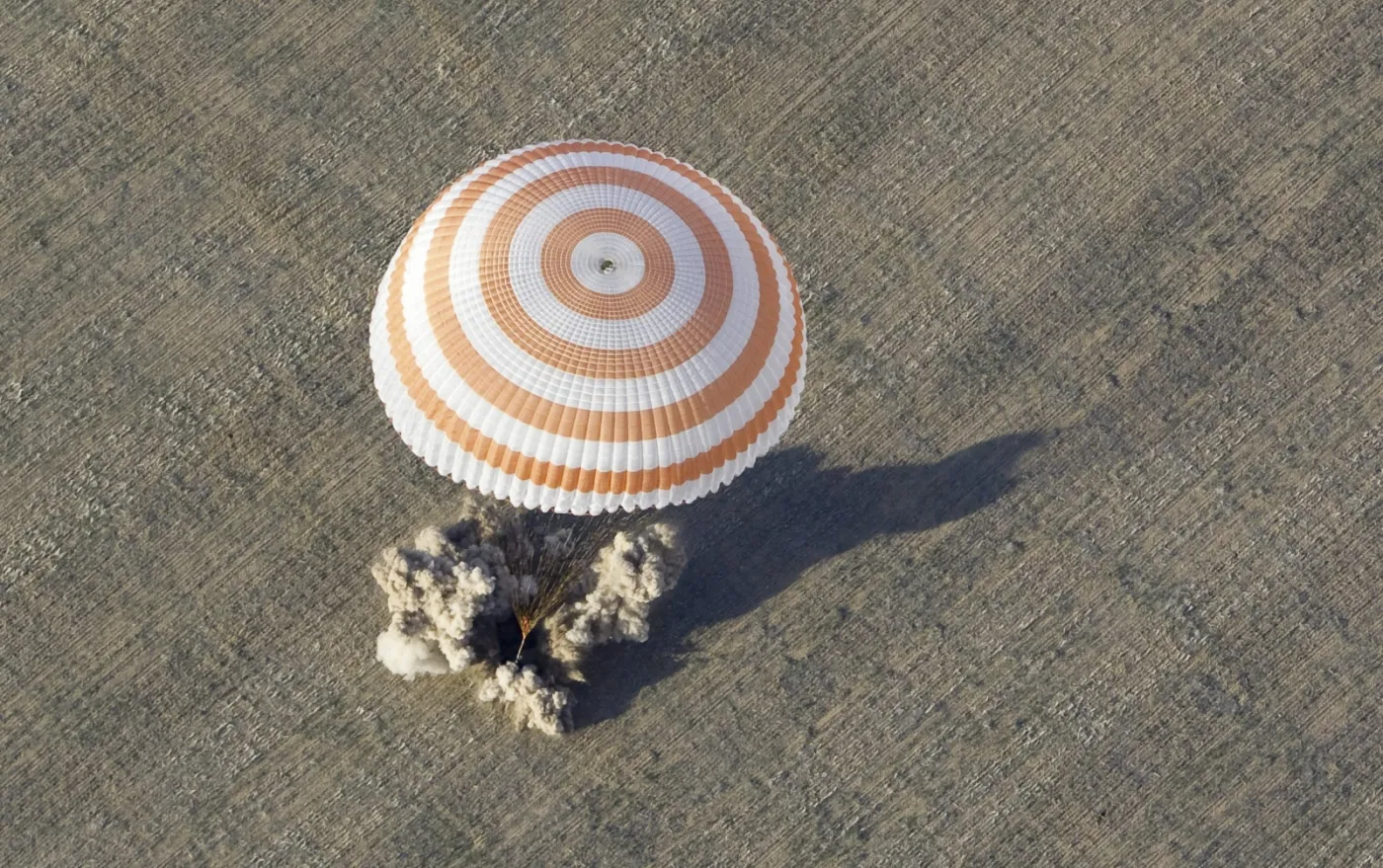 Kapsuła z astronautami z Międzynarodowej Stacji Kosmicznej