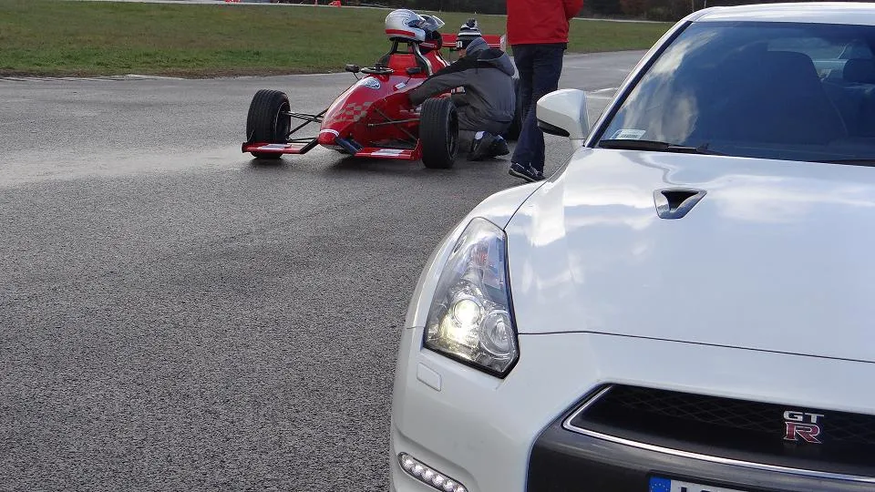 Dziennik.pl sprawdził jedyny taki pojazd na świecie. Na głowę bije porsche