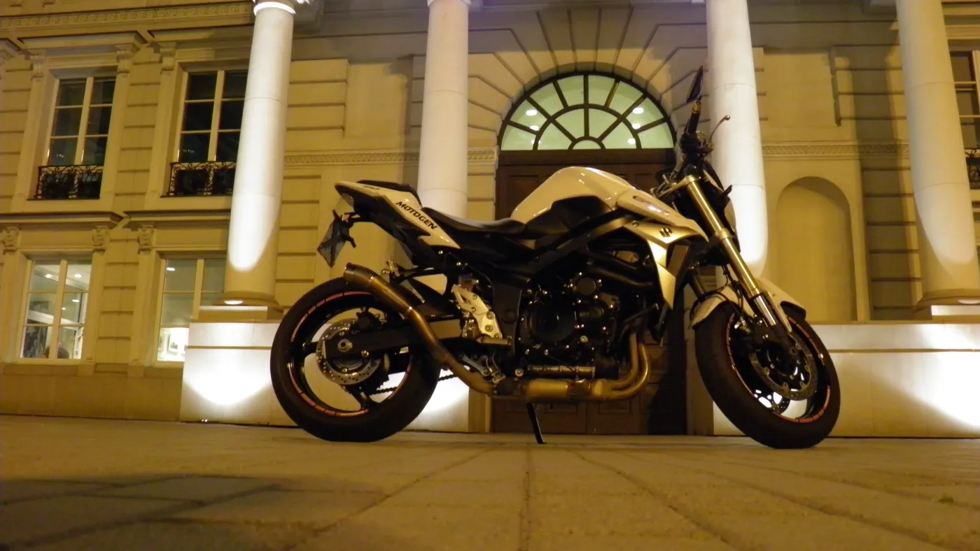 Suzuki GSR 750. Zobacz test japońskiego zabijaki