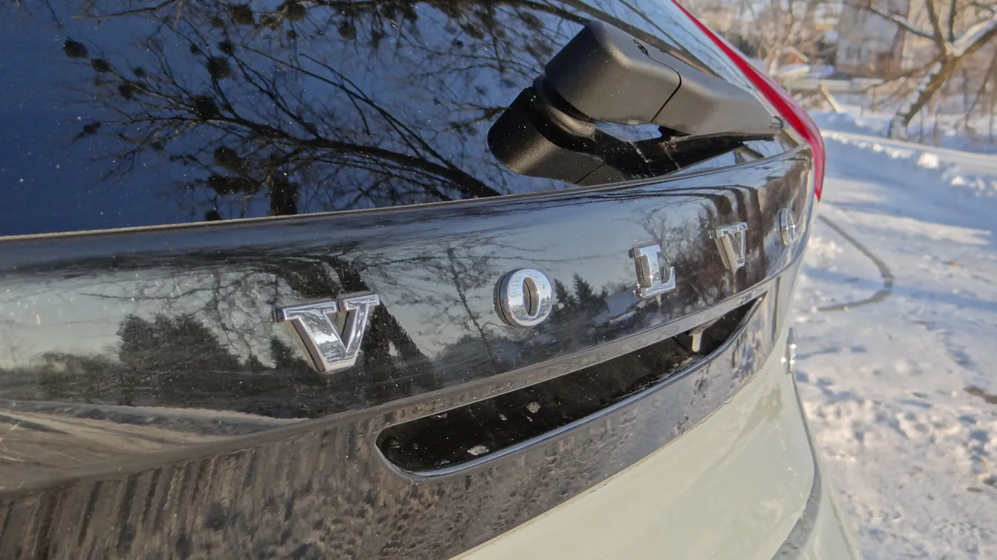 Pierwsze na świecie auto z poduszką dla… pieszych. Za kółkiem volvo V40. Zdjęcia