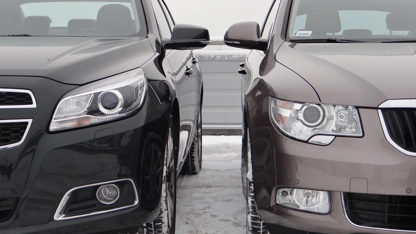 Chevrolet malibu kontra skoda superb. Zobacz pojedynek gigantów