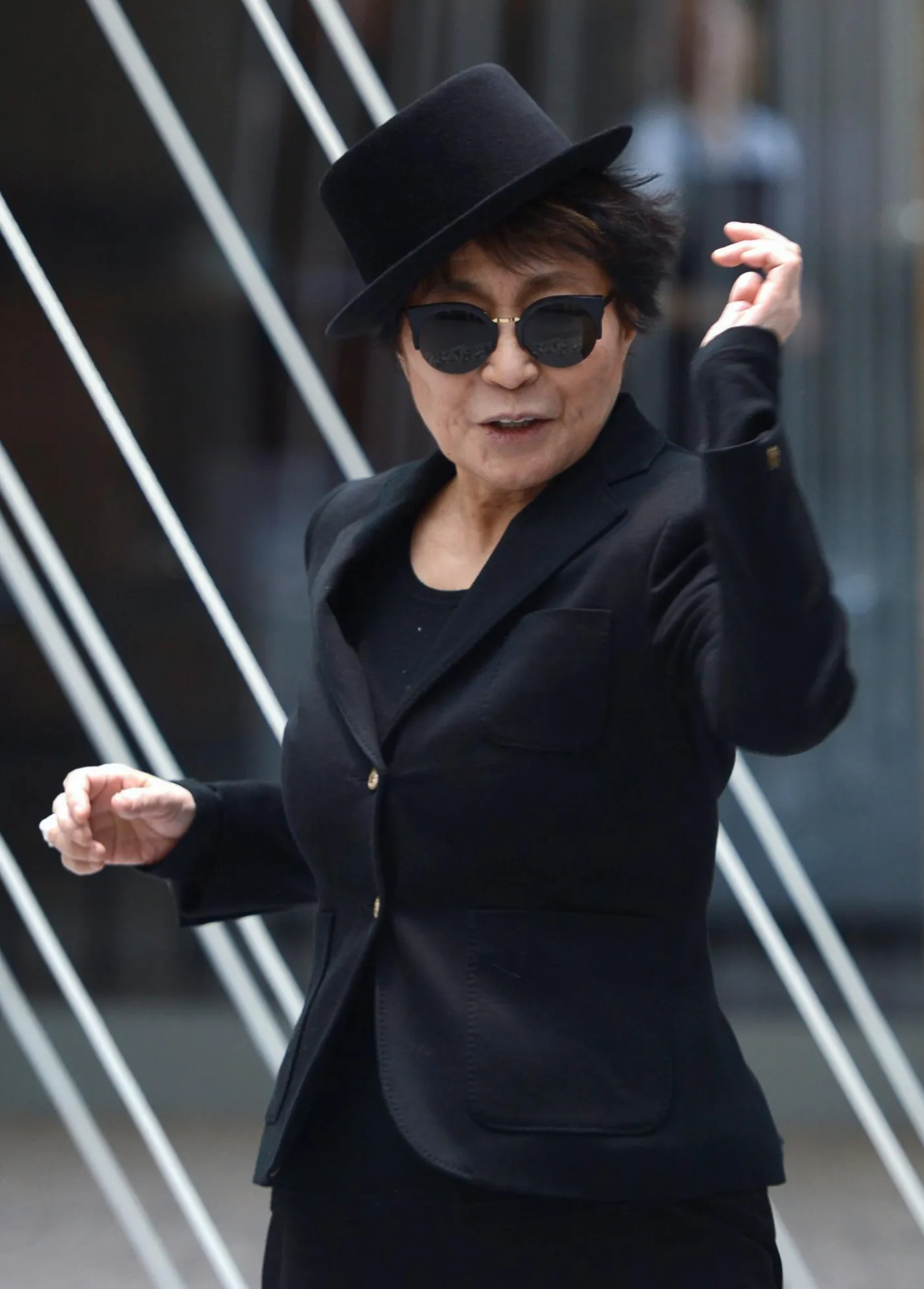 4632946-yoko-ono.jpg