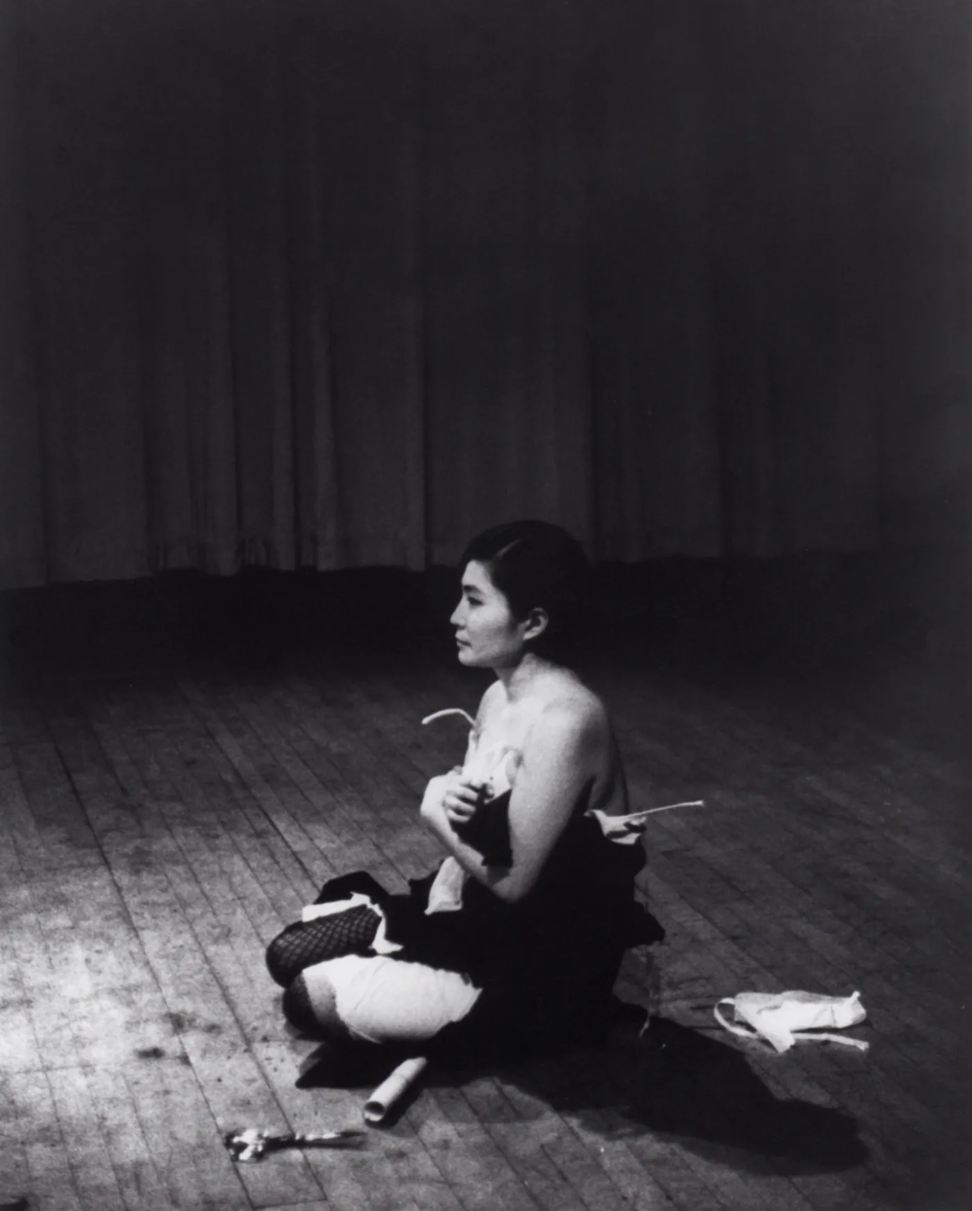 4642696-yoko-ono.jpg