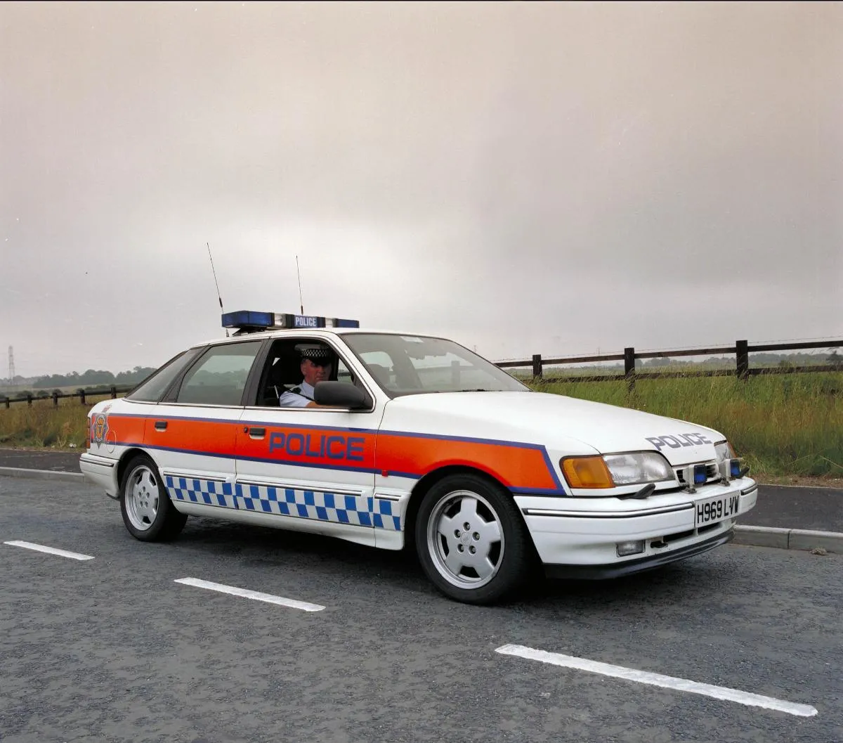 4270598-616585-1991-737-siera-cosworth-police.jpg