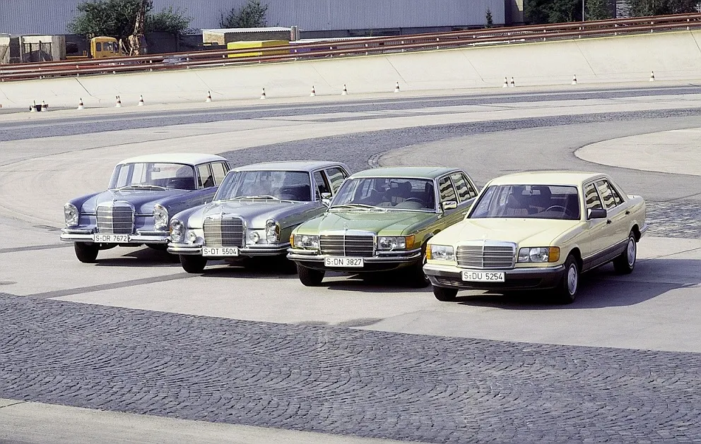 4356375-mercedes-benz-cztery-generacje-klasy-s.jpg