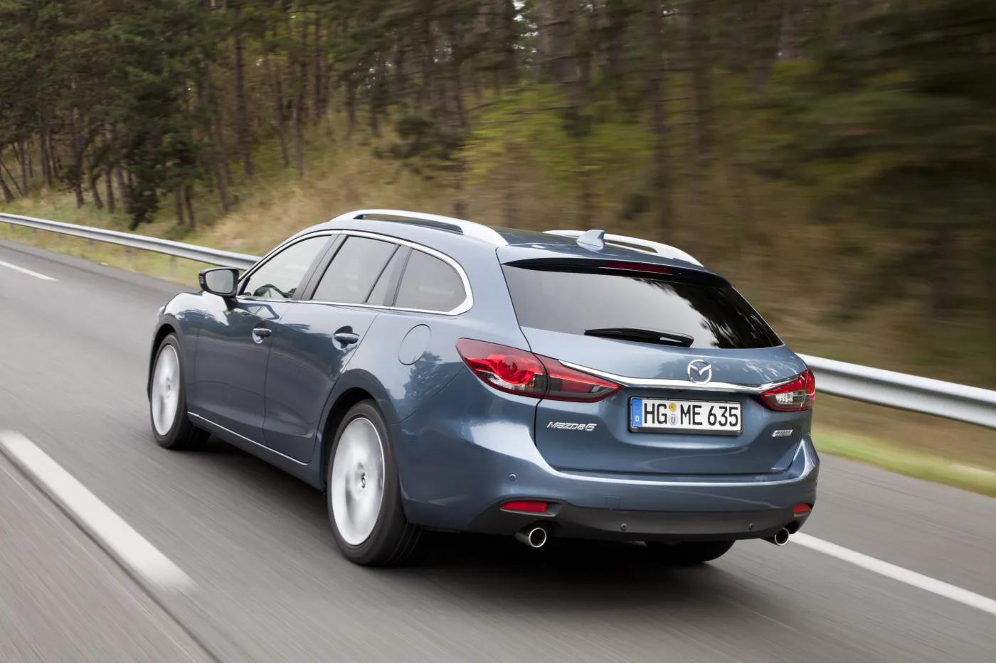4234478-mazda6-wagon-2012-paris-action-22-jpg300.jpg