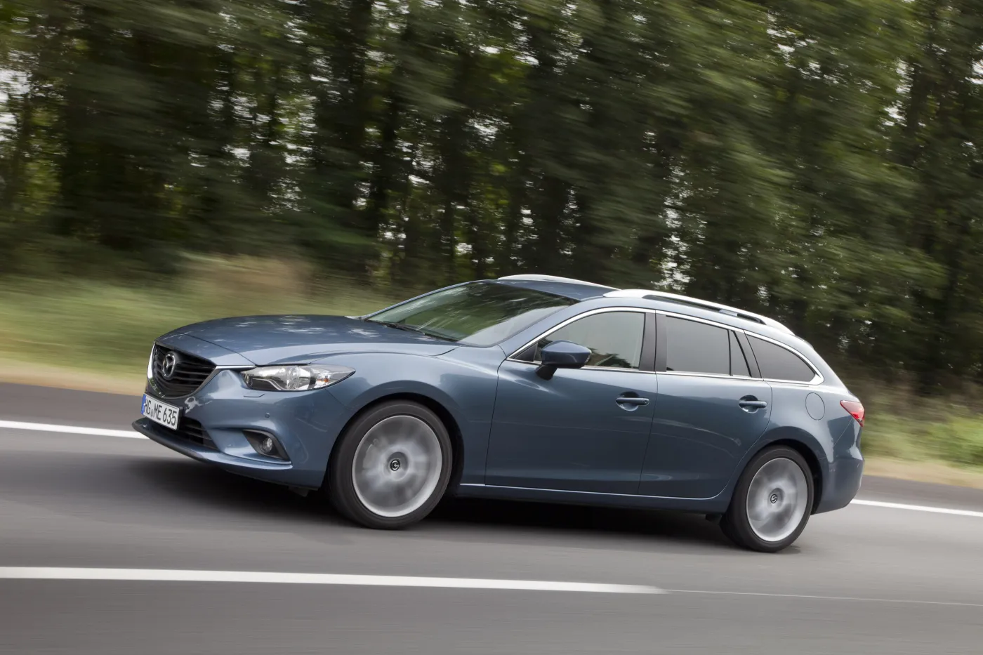 4234507-mazda6-wagon-2012-paris-action-26-jpg300.jpg