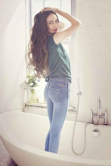 4673122-elizabeth-jagger-w-kampanii-reklamowej.jpg
